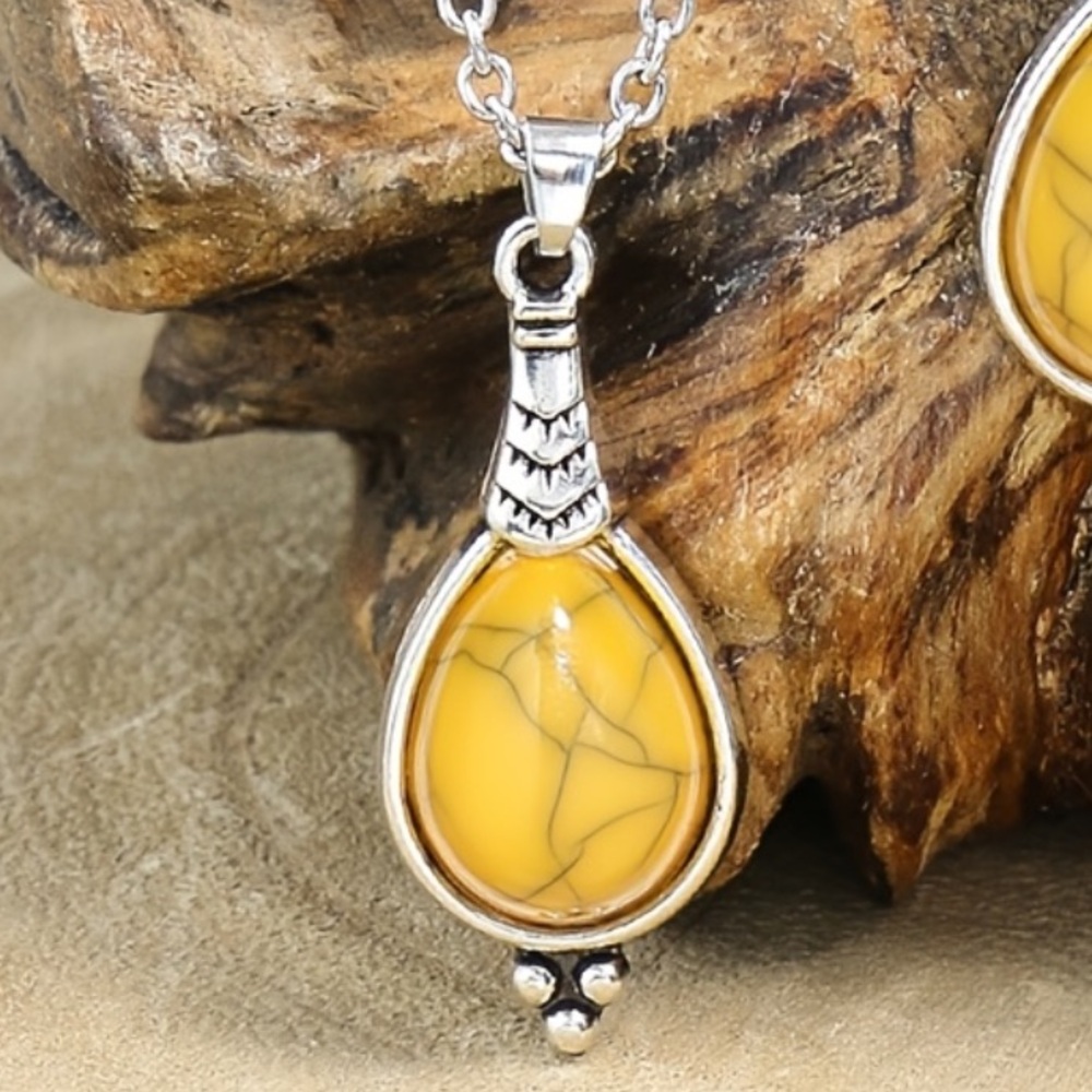 Silver Tone and Yellow Stone Pendant Necklace